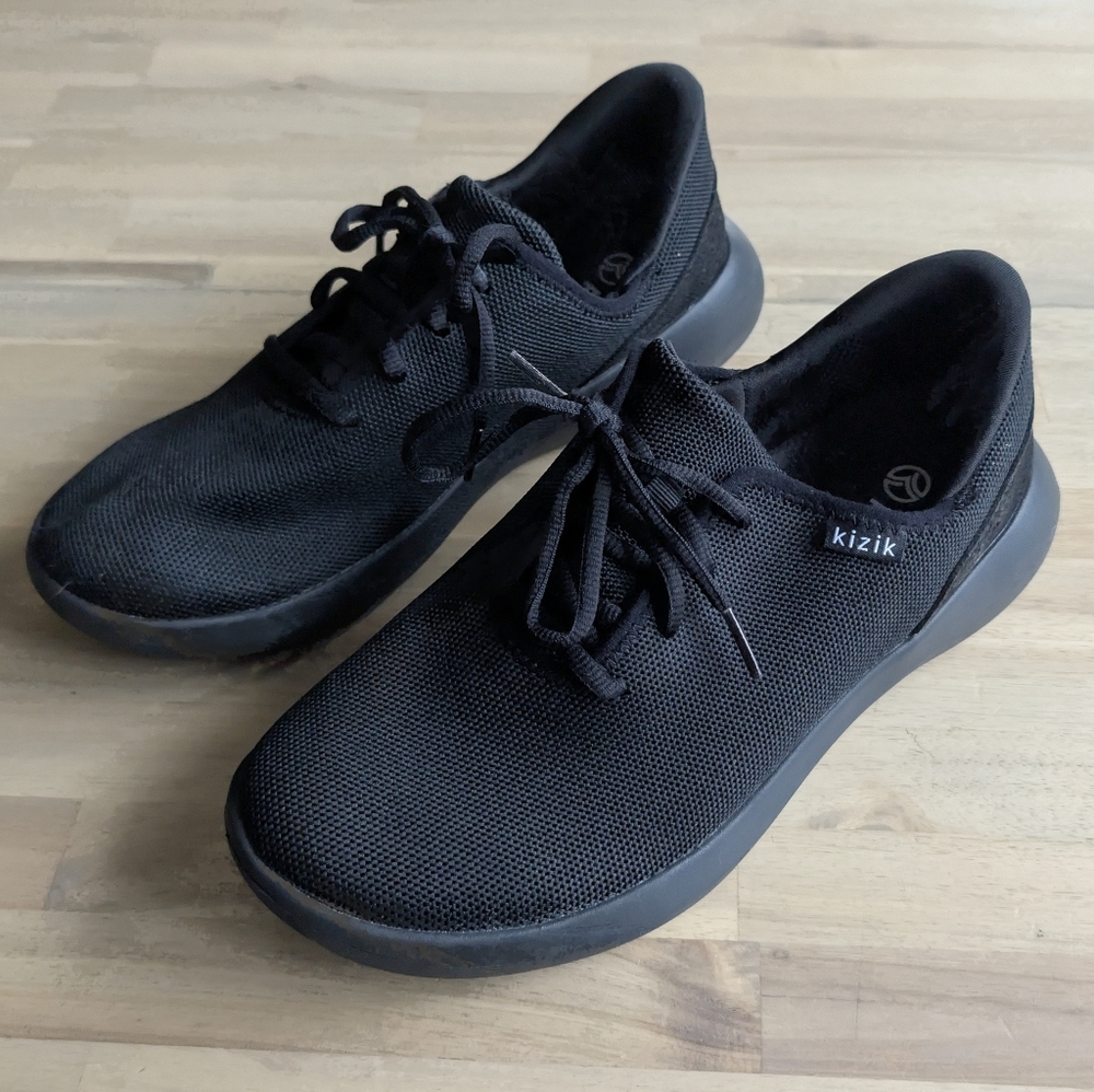Kizik Roamer Hands-Free Sneaker. Size Women's 10, Men's 8.5)‎